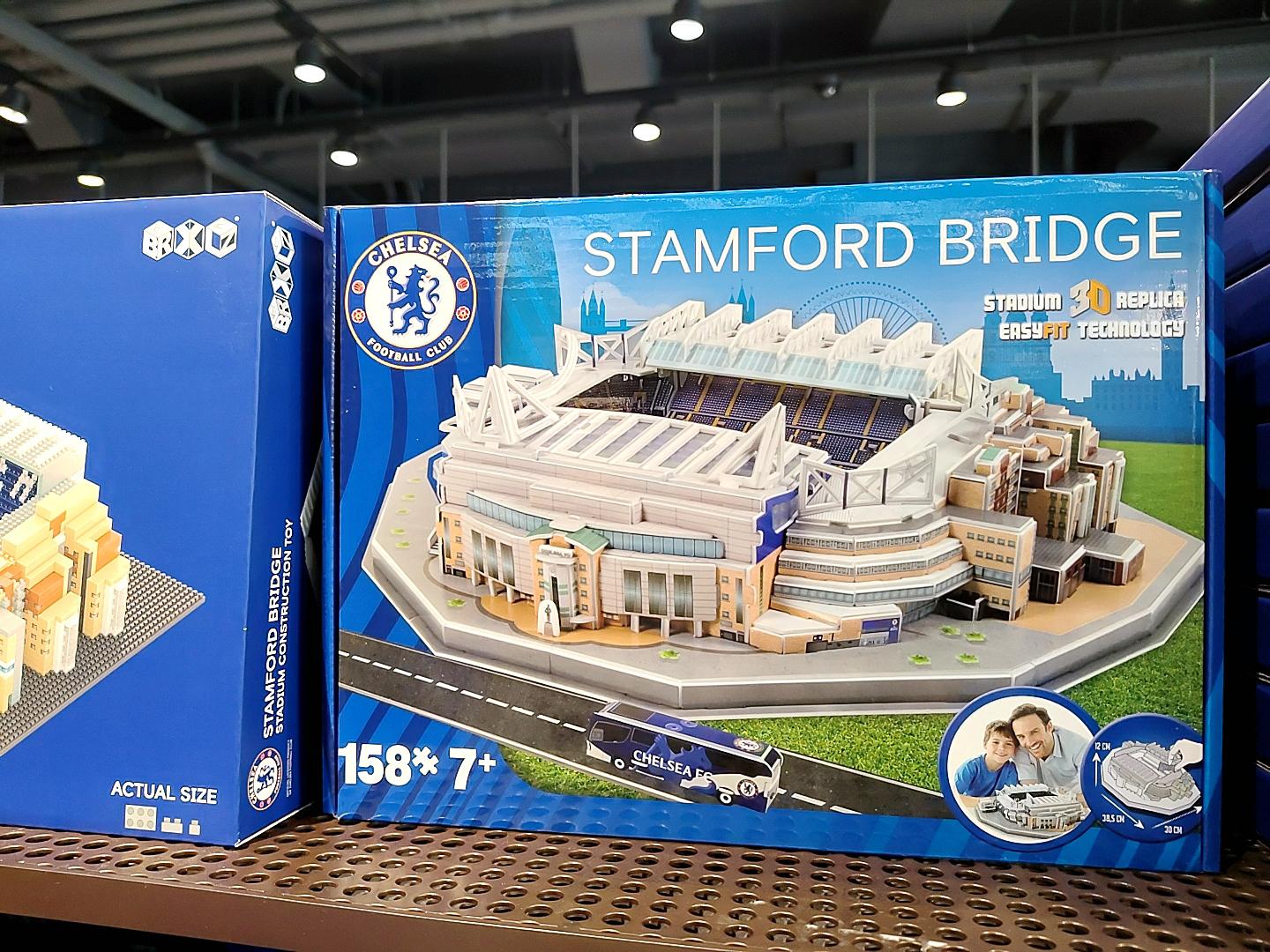 Model 3D stadionu Stamford Bridge na sprzedaż w sklepie klubowym