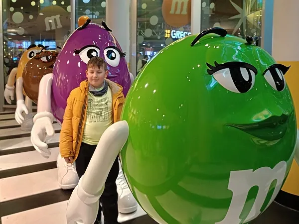 m&m store