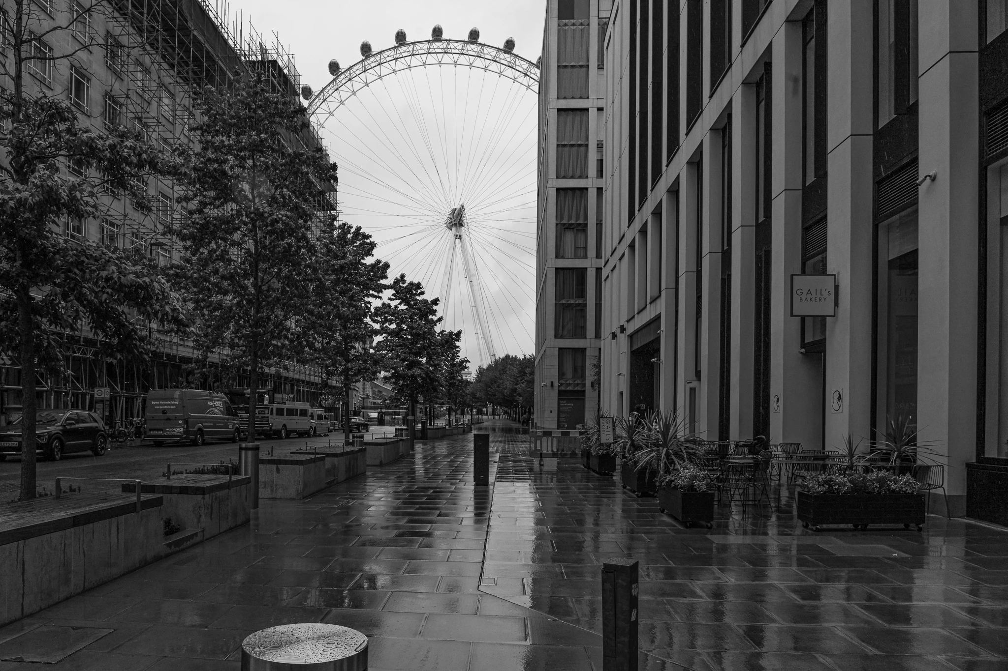 mokra-ulica-w-poblizu-london-eye