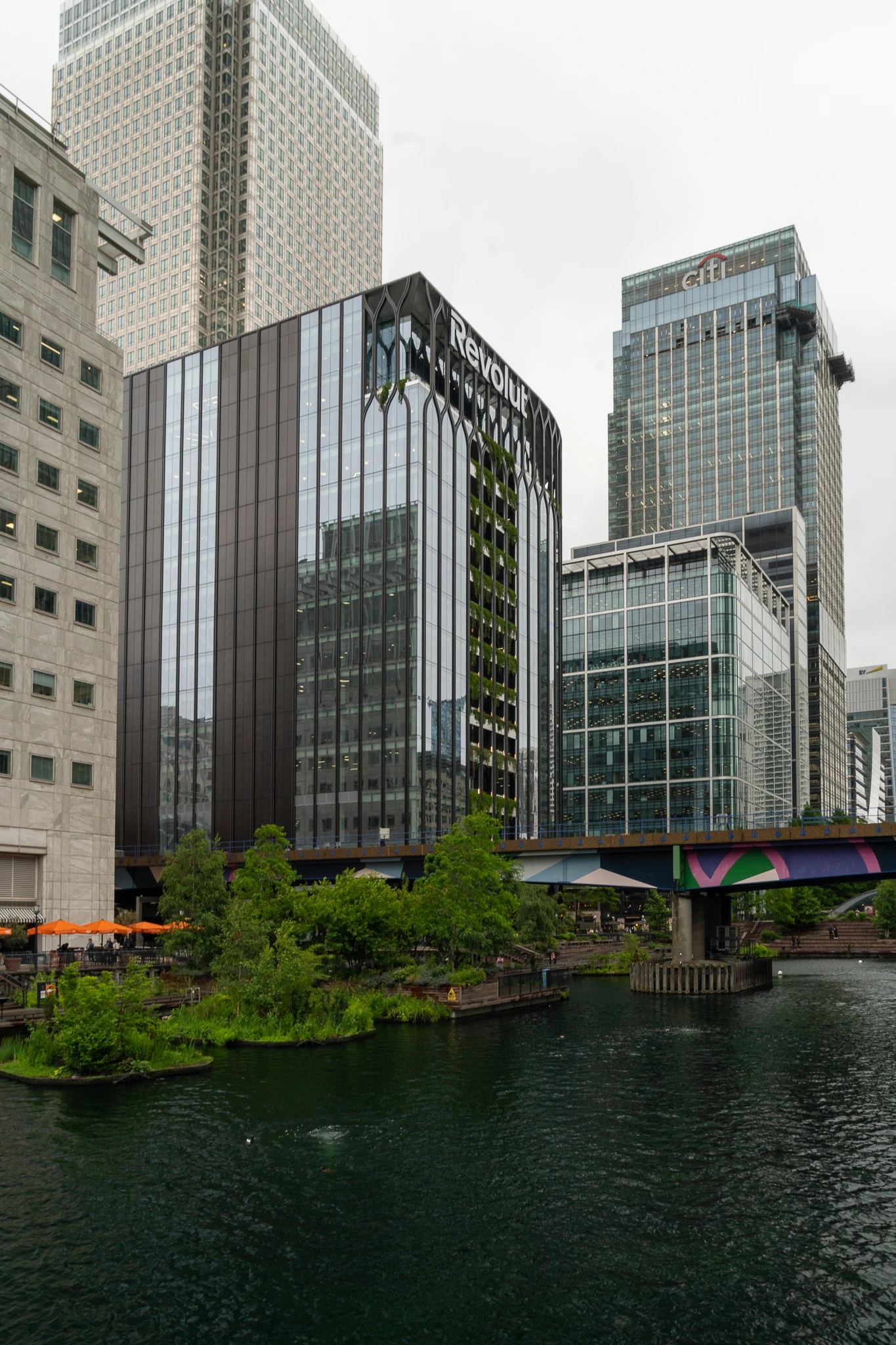 revolut-biuro-canary-wharf-nad-kanalem
