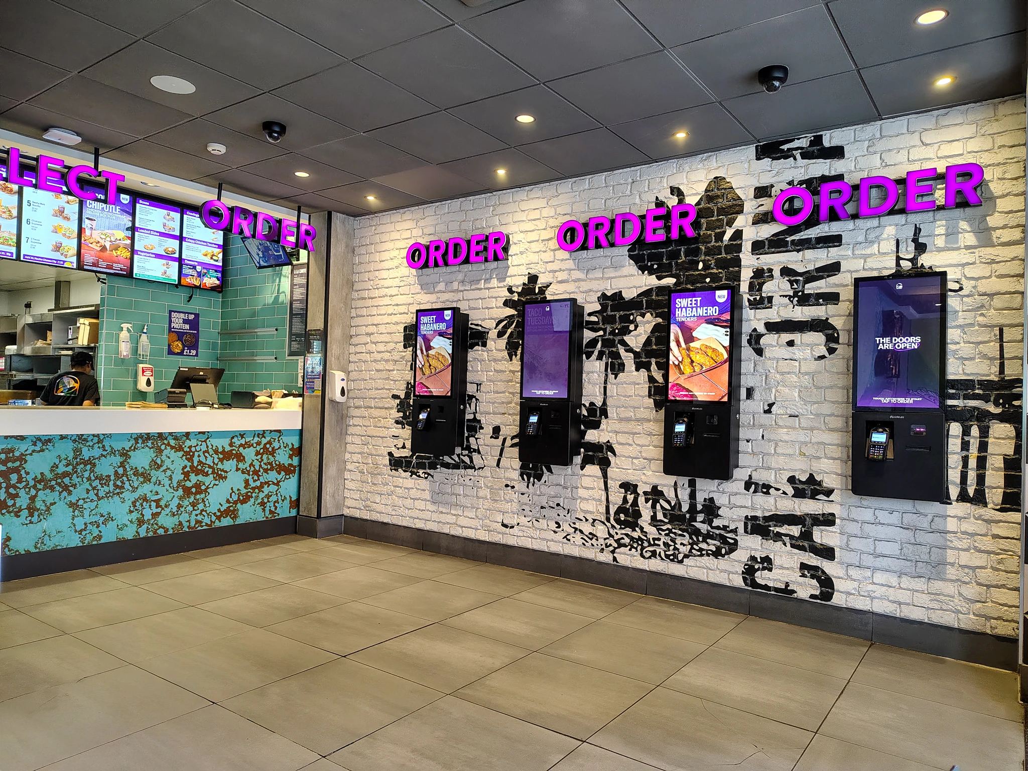 Kioski samoobsługowe w restauracji Taco Bell