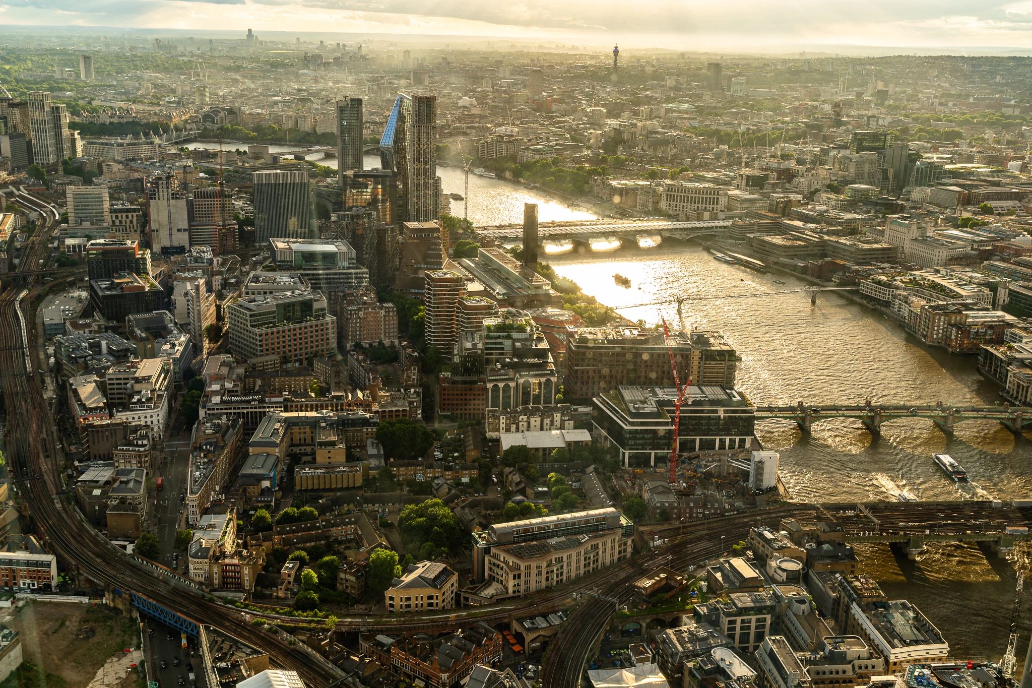 Tamiza i Tate Modern w świetle zachodu słońca widziane z The Shard