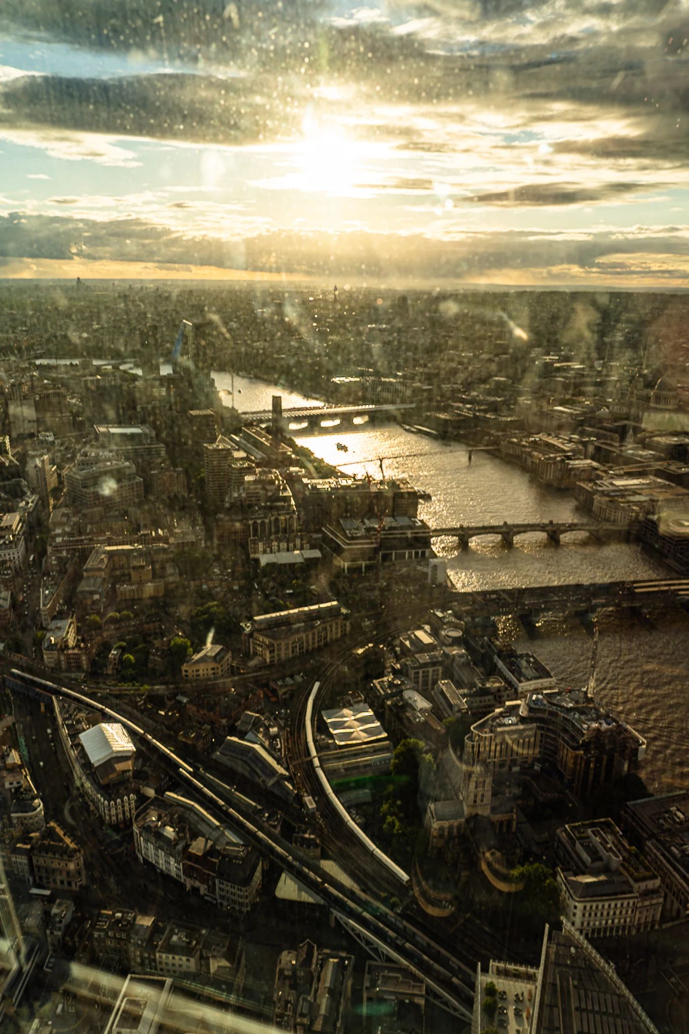 tamiza-zachod-slonca-przez-szybe-the-shard