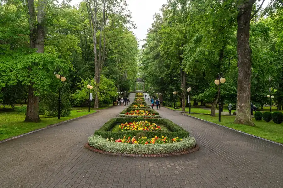 park zdrojowy polanica zdroj aleja kwiaty