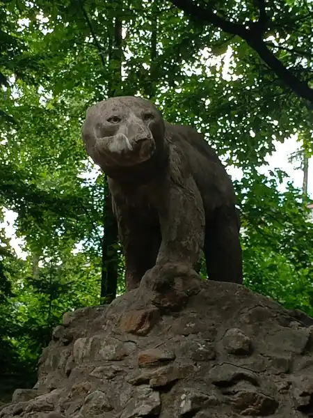 polanica zdroj niedzwiedz rzezba park