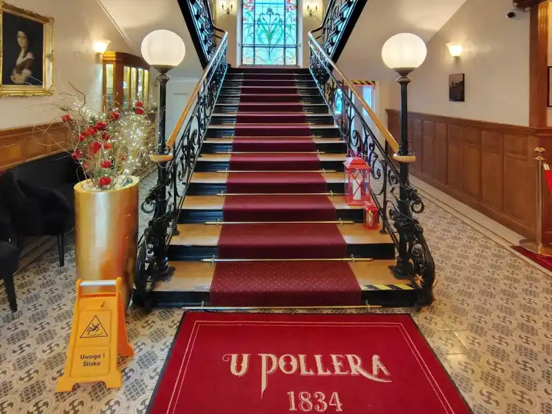 U Pollera lobby 2