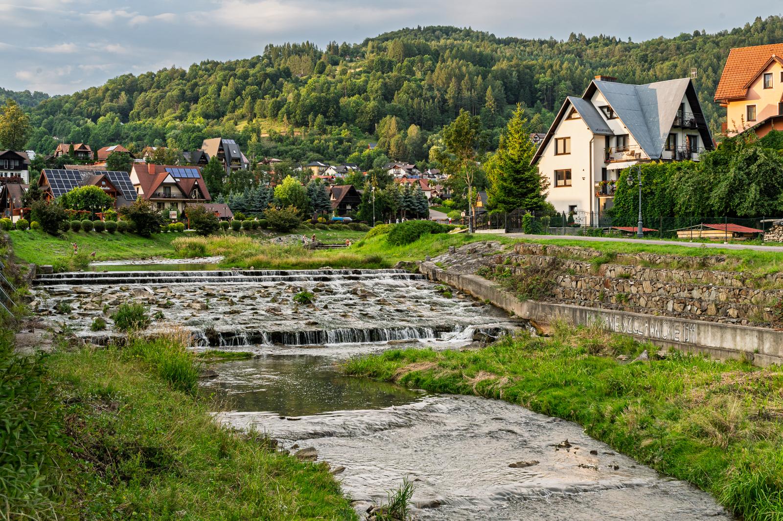 grajcarek-kaskady-turysci-szczawnica