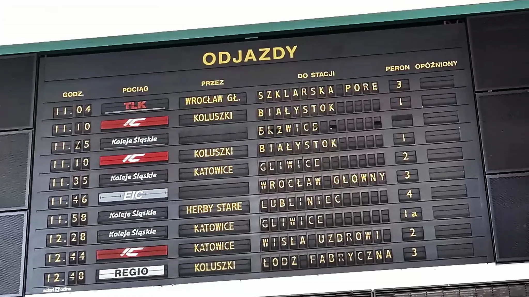 Tablica informacyjna na dworcu w Częstochowei